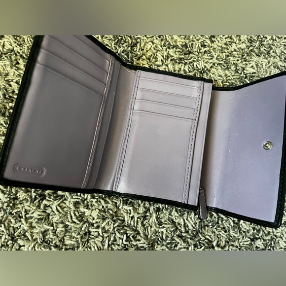 Pre-owned Coach Black Leather Tri-Fold Wallet - Picture 2 of 3